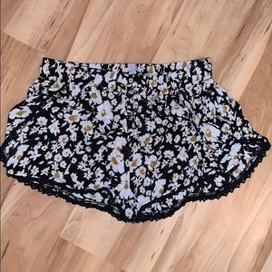 Ecoté floral patterned shorts